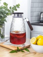PAÇİ Grinkle 1900 ml Akasya Kapaklı ve Kulplu Cam Sürahi Şeffaf