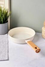 Perotti CookWood Beige İndüksiyon Tabanlı Ahşap Saplı Seramik Tava 20 cm