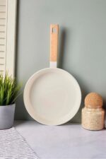PEROTTİ CookWood Beige İndüksiyon Tabanlı Ahşap Saplı Seramik Tava 24 cm - Görsel 4