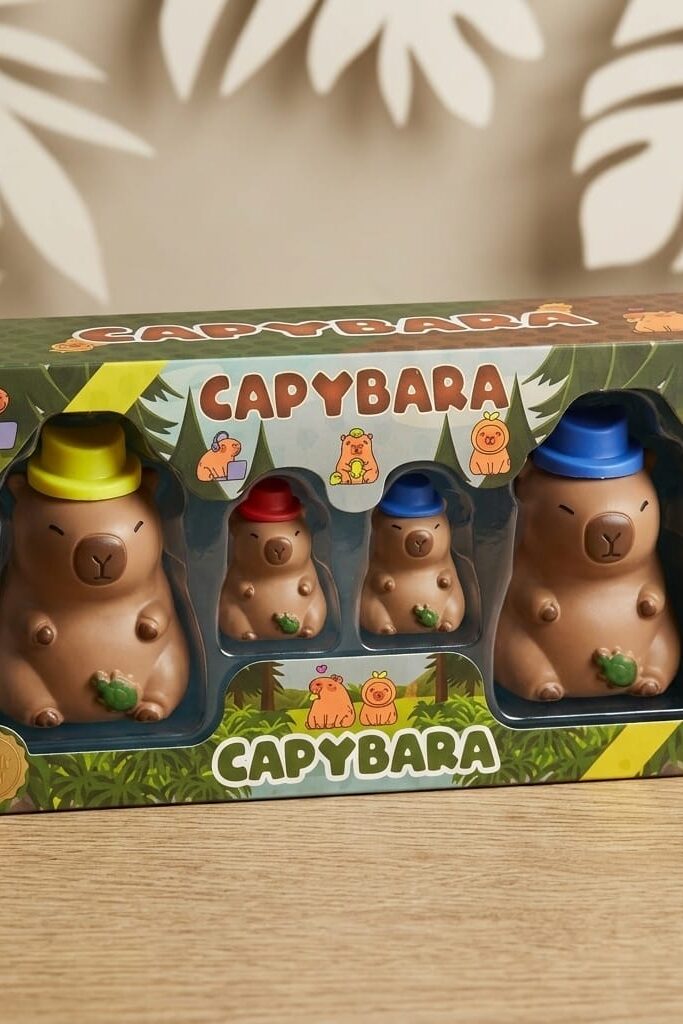 4'lü Capybara Figür Seti 2 Büyük 2 Küçük